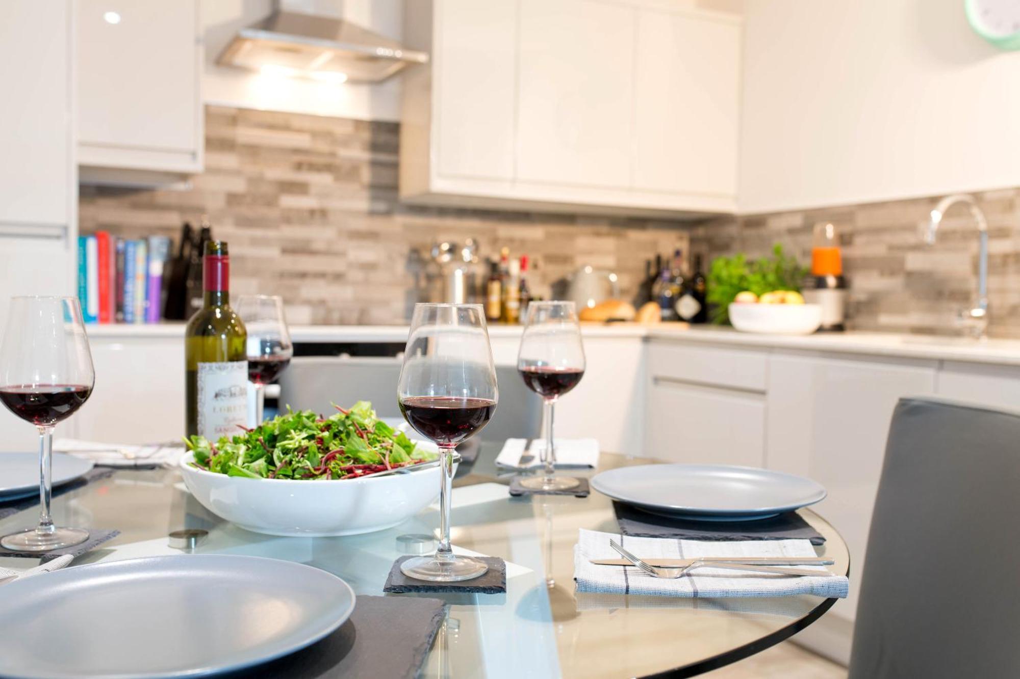 מילטון קינס Cotels At 7Zero1 Serviced Apartments - Modern Apartments, Superfast Broadband, Free Parking, Centrally Located מראה חיצוני תמונה